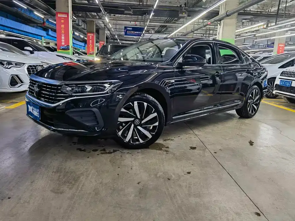 Volkswagen Passat — фото 1