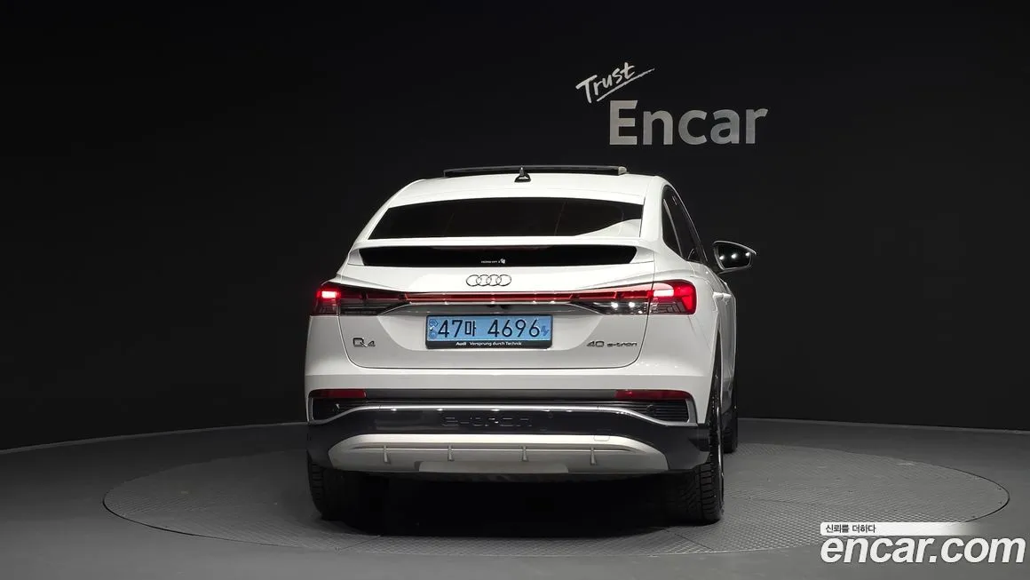 Audi Q4 e-tron — фото 4