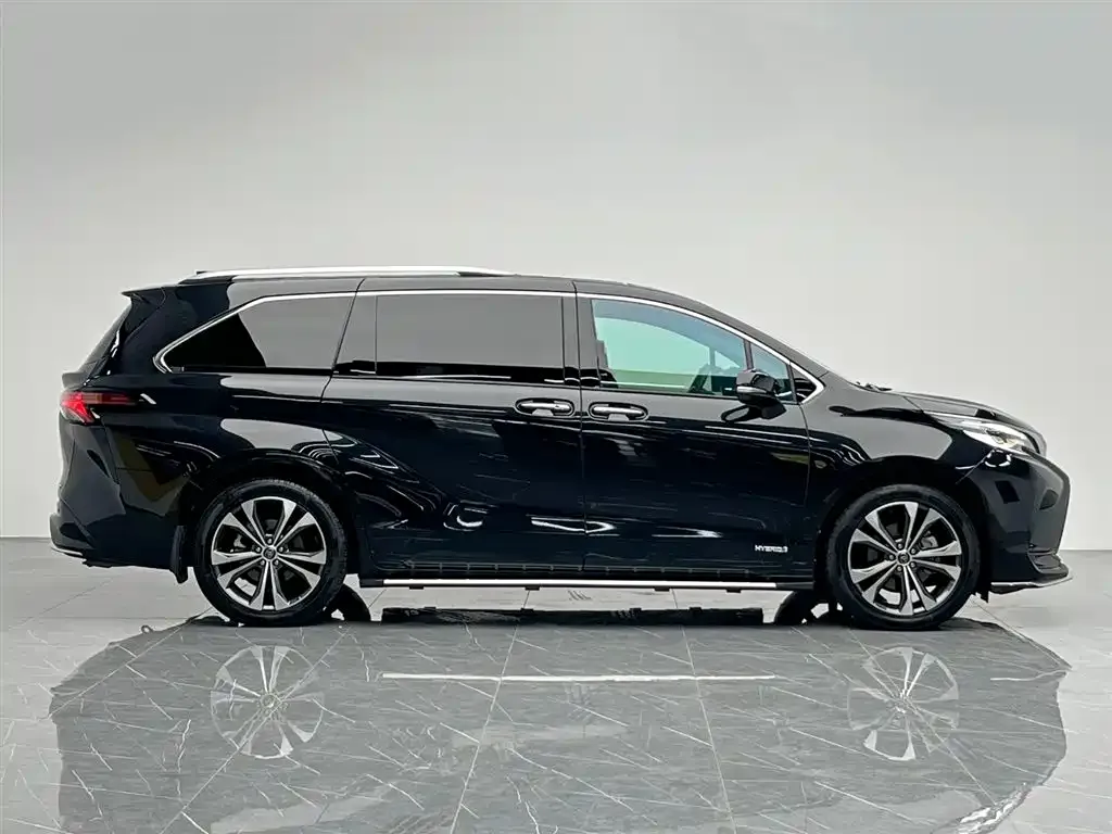 Toyota Granvia — фото 3