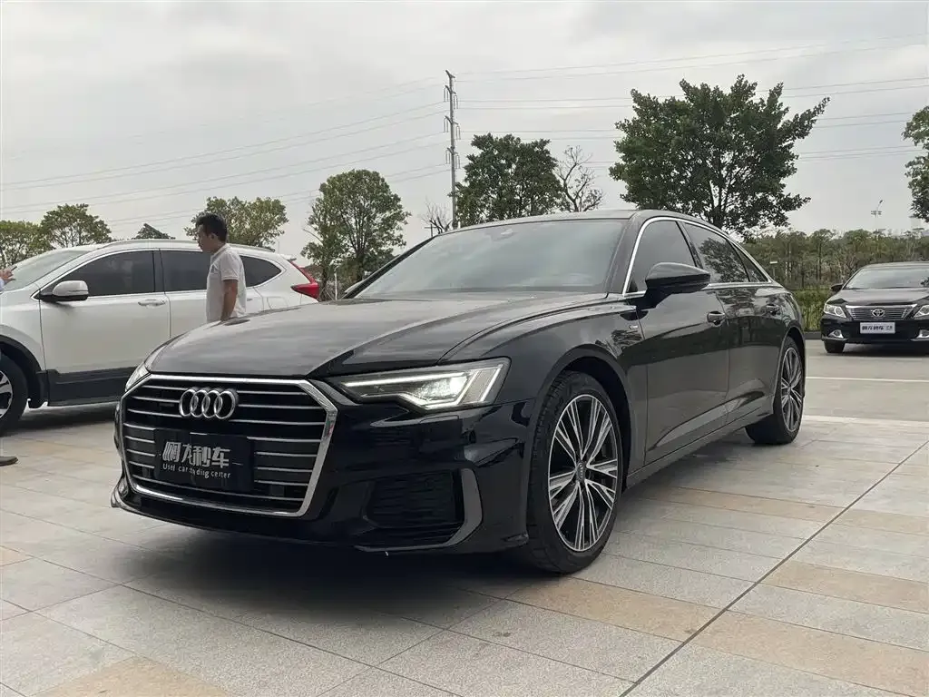 Audi A6L — фото 1