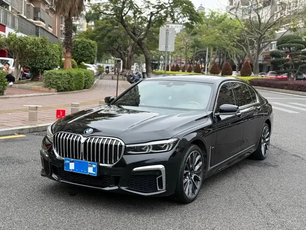 BMW 7 Series — фото 1