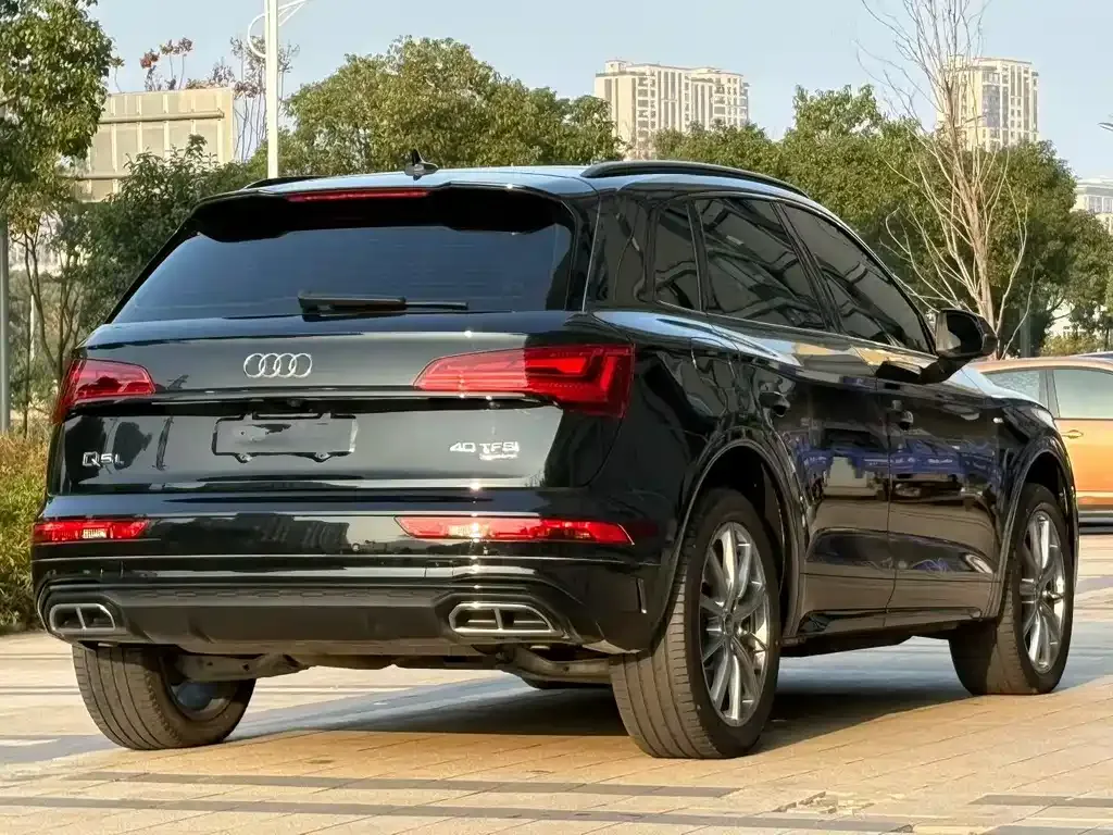 Audi Q5L — фото 5