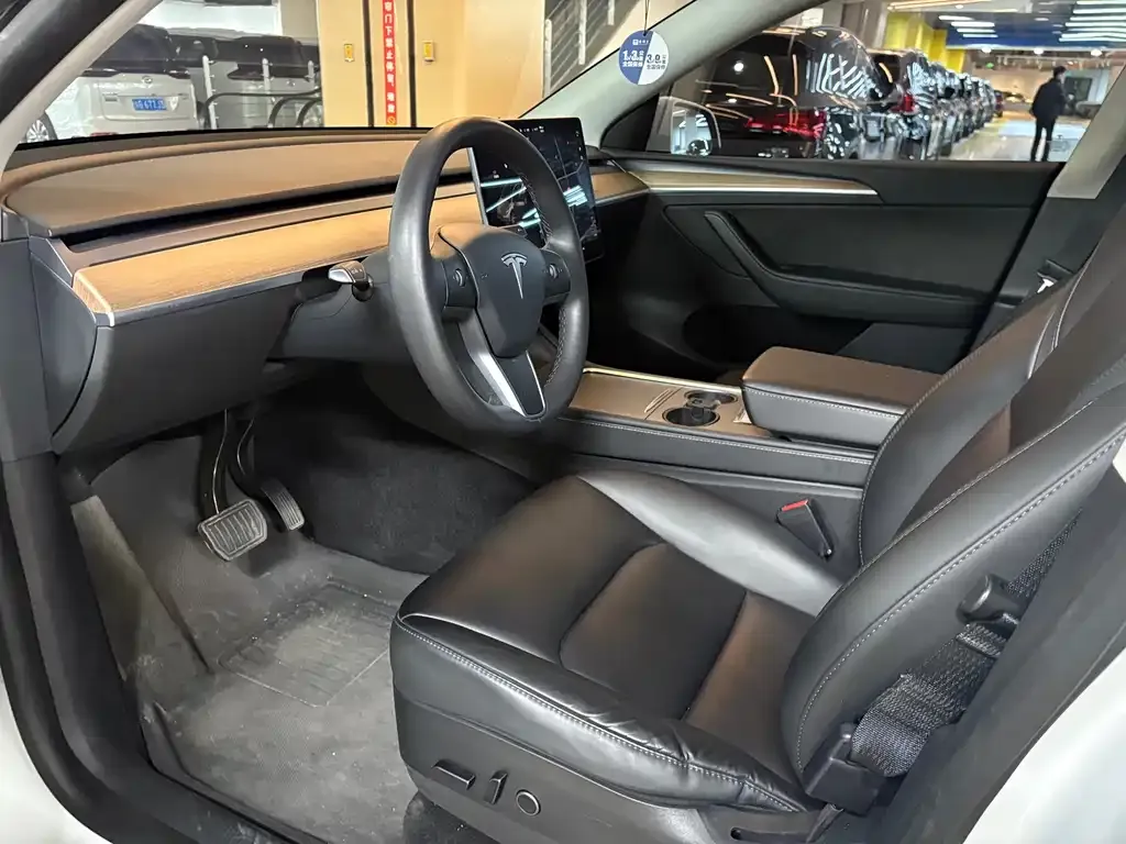 Tesla Model Y — фото 4