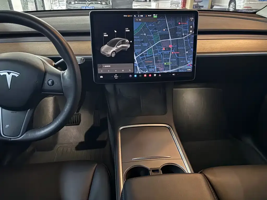 Tesla Model Y — фото 3