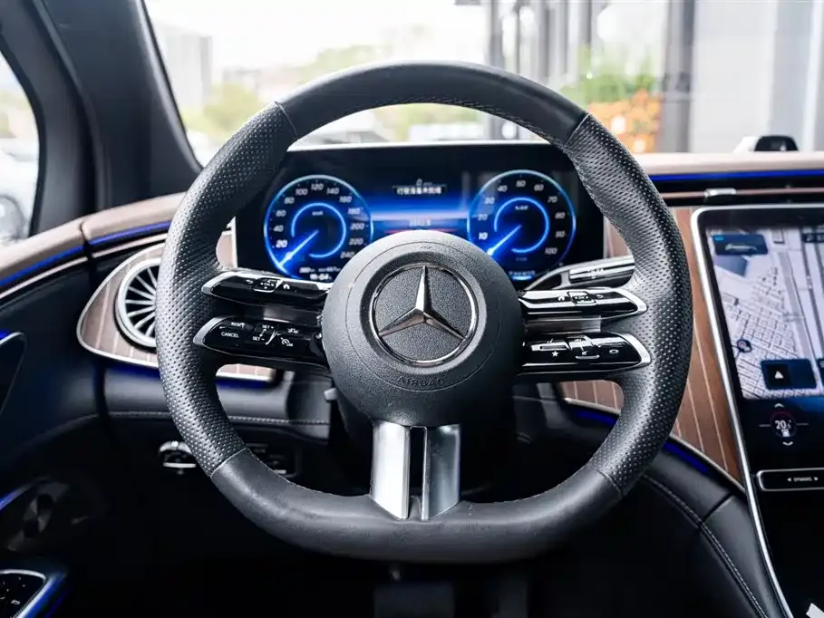 Mercedes-Benz EQE SUV — фото 3