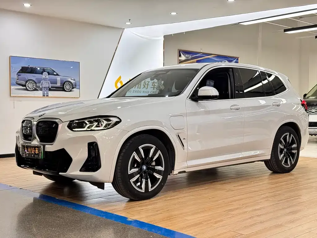 BMW iX3 — фото 1