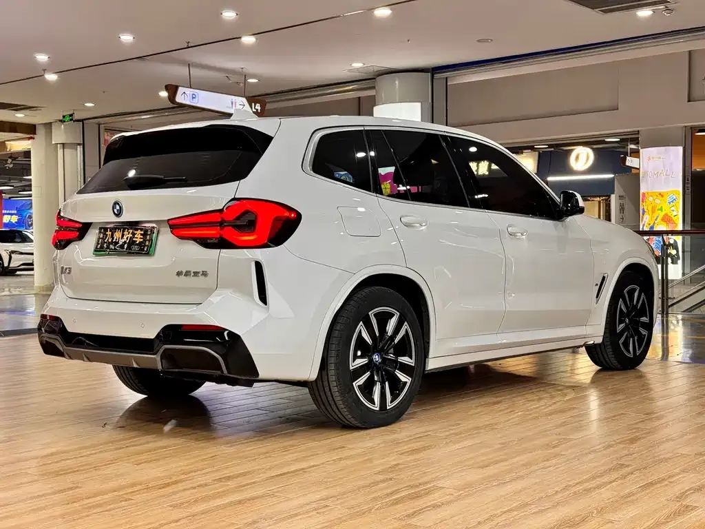 BMW iX3 — фото 5