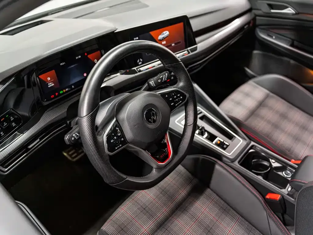 Volkswagen Golf GTI — фото 5
