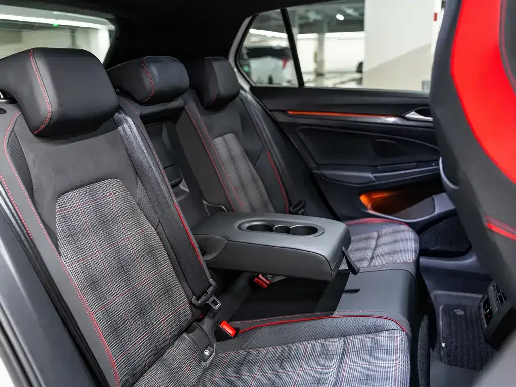 Volkswagen Golf GTI — фото 6
