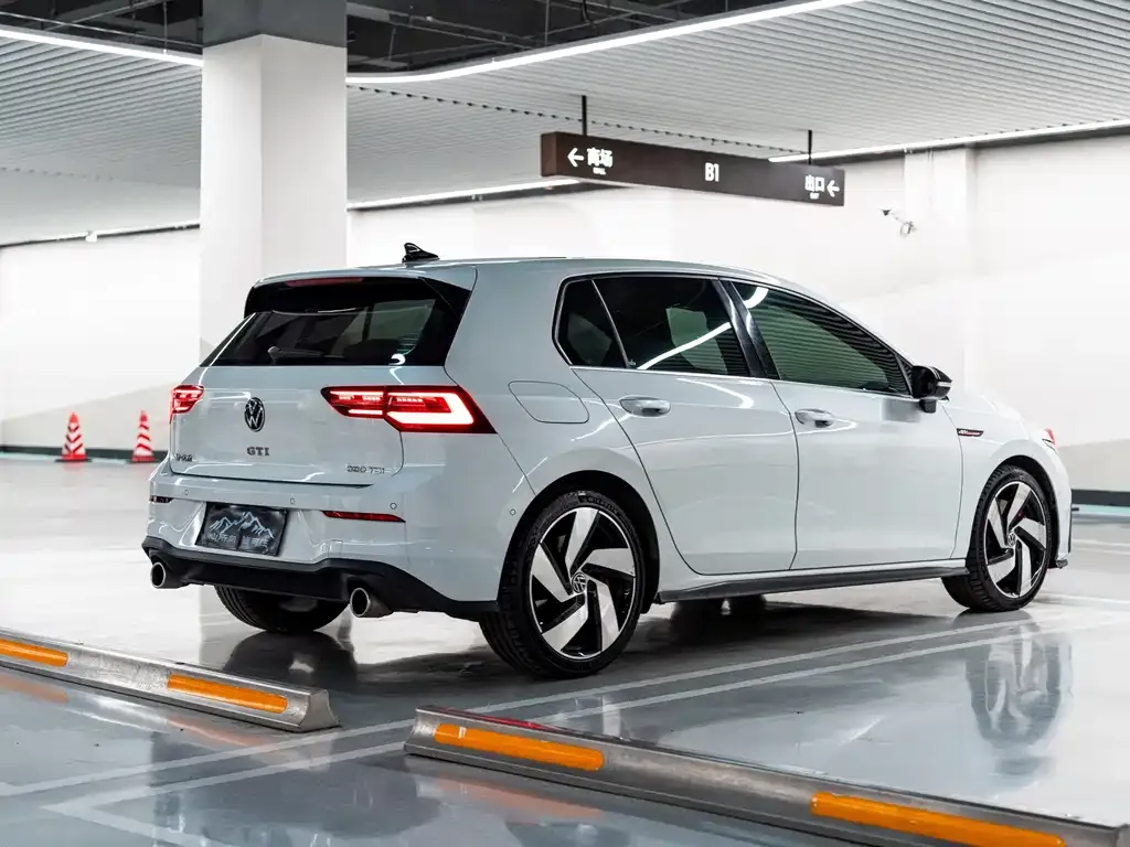 Volkswagen Golf GTI — фото 9