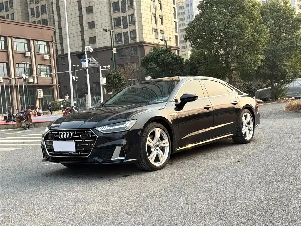 Audi A7L — фото 1