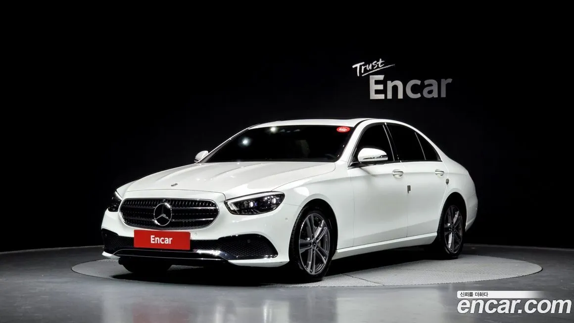 Mercedes-Benz E-Class — фото 1