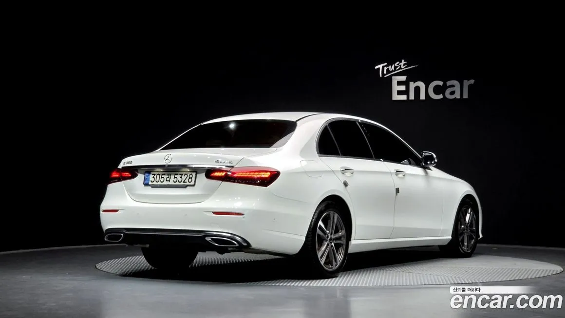 Mercedes-Benz E-Class — фото 5