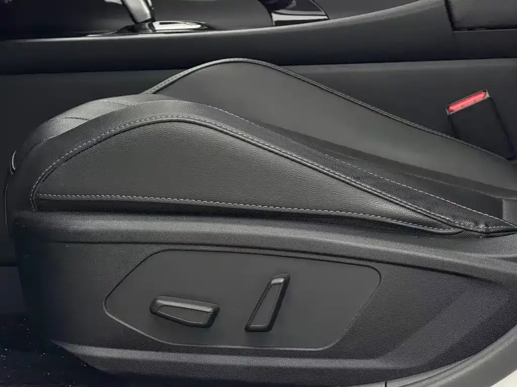 Hyundai Elantra — фото 7