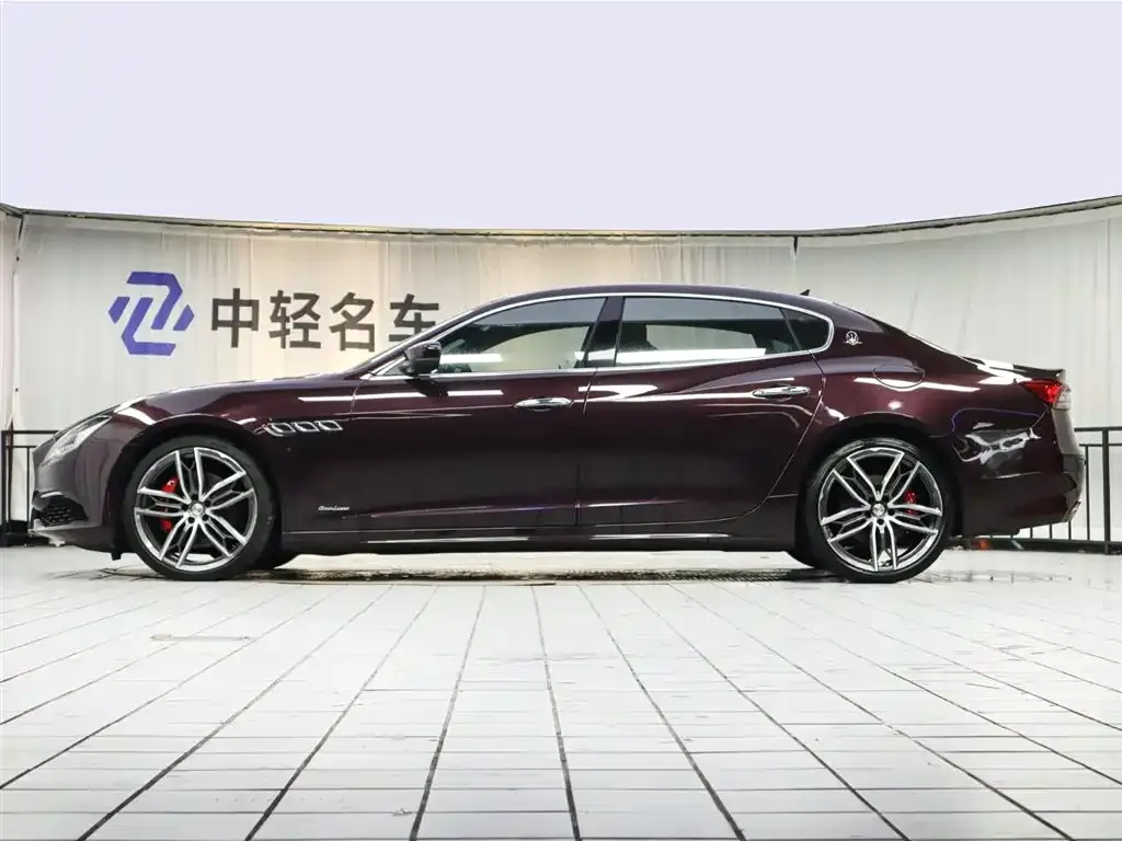 Maserati Quattroporte — фото 10