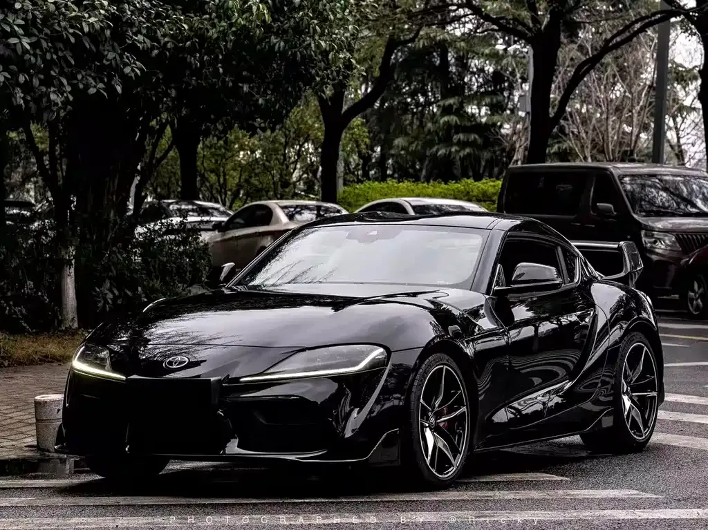 Toyota Supra — фото 1