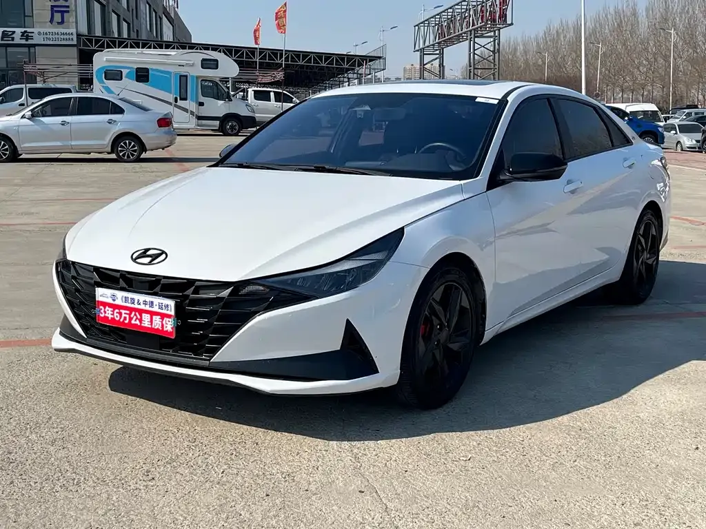 Hyundai Elantra — фото 1