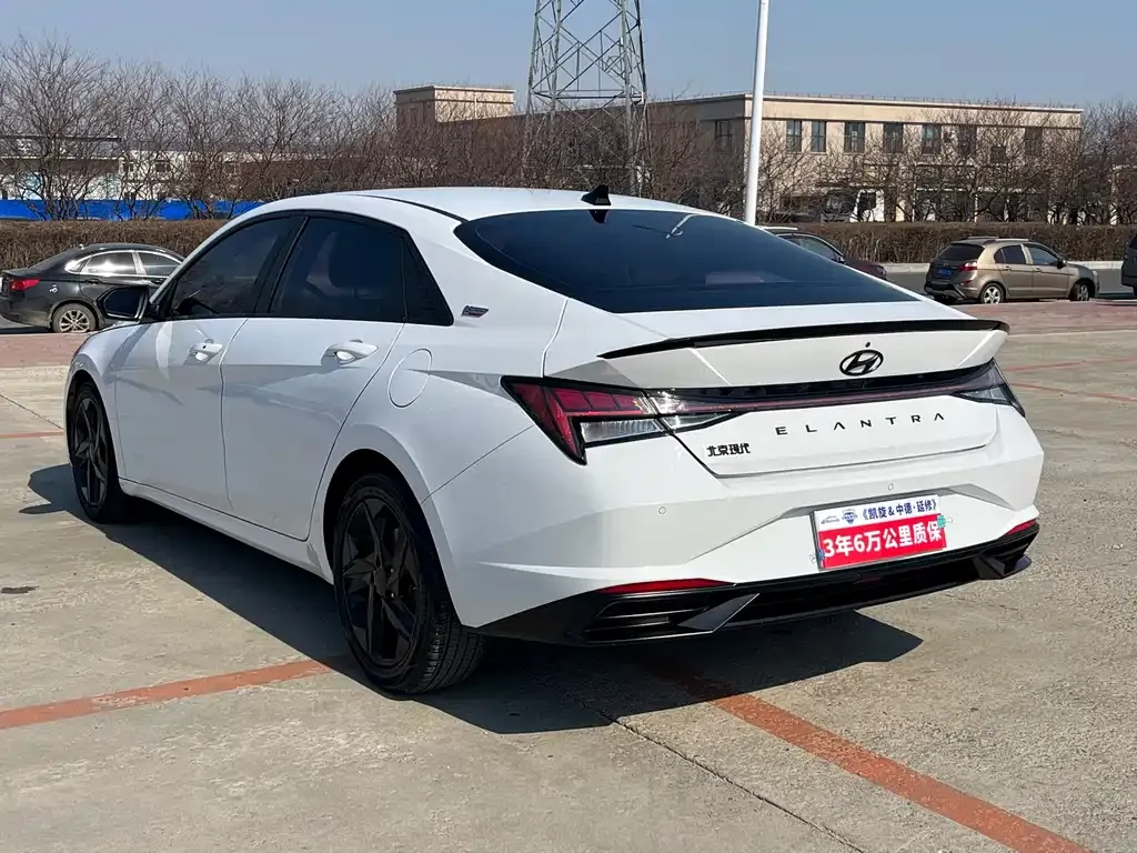 Hyundai Elantra — фото 3