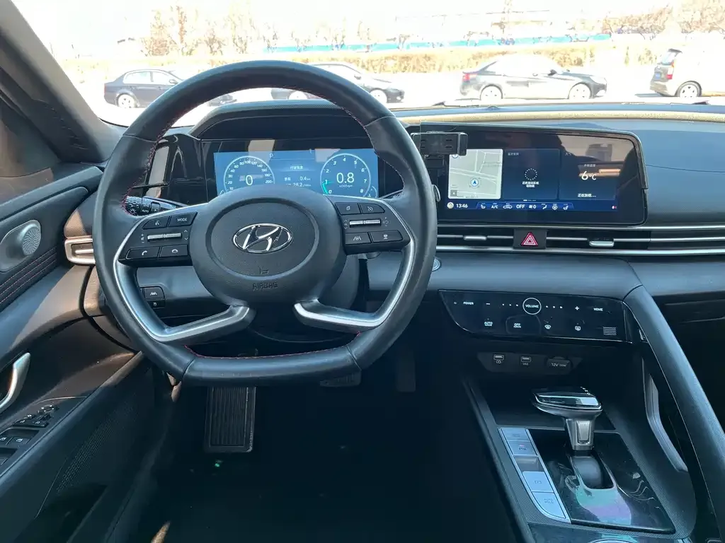 Hyundai Elantra — фото 2