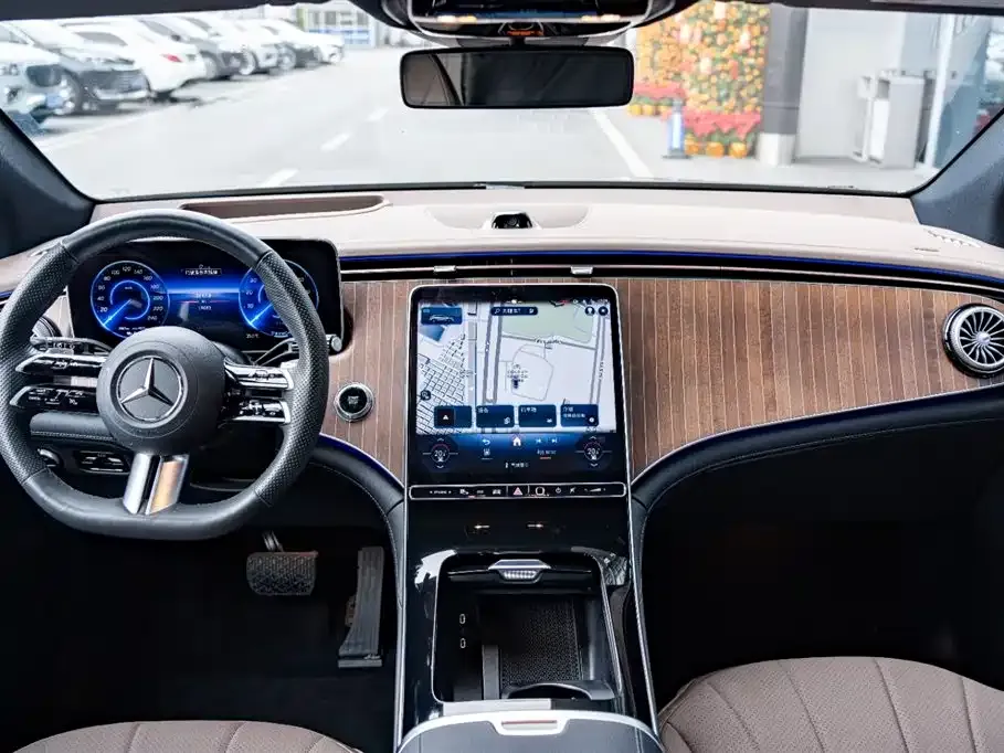 Mercedes-Benz EQE SUV — фото 4