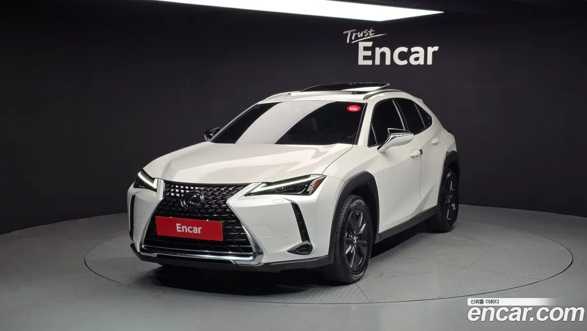 Lexus UX — фото 1