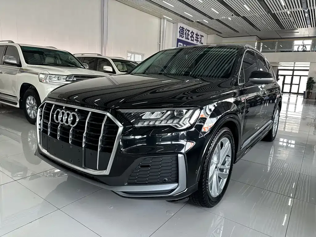 Audi Q7 — фото 1