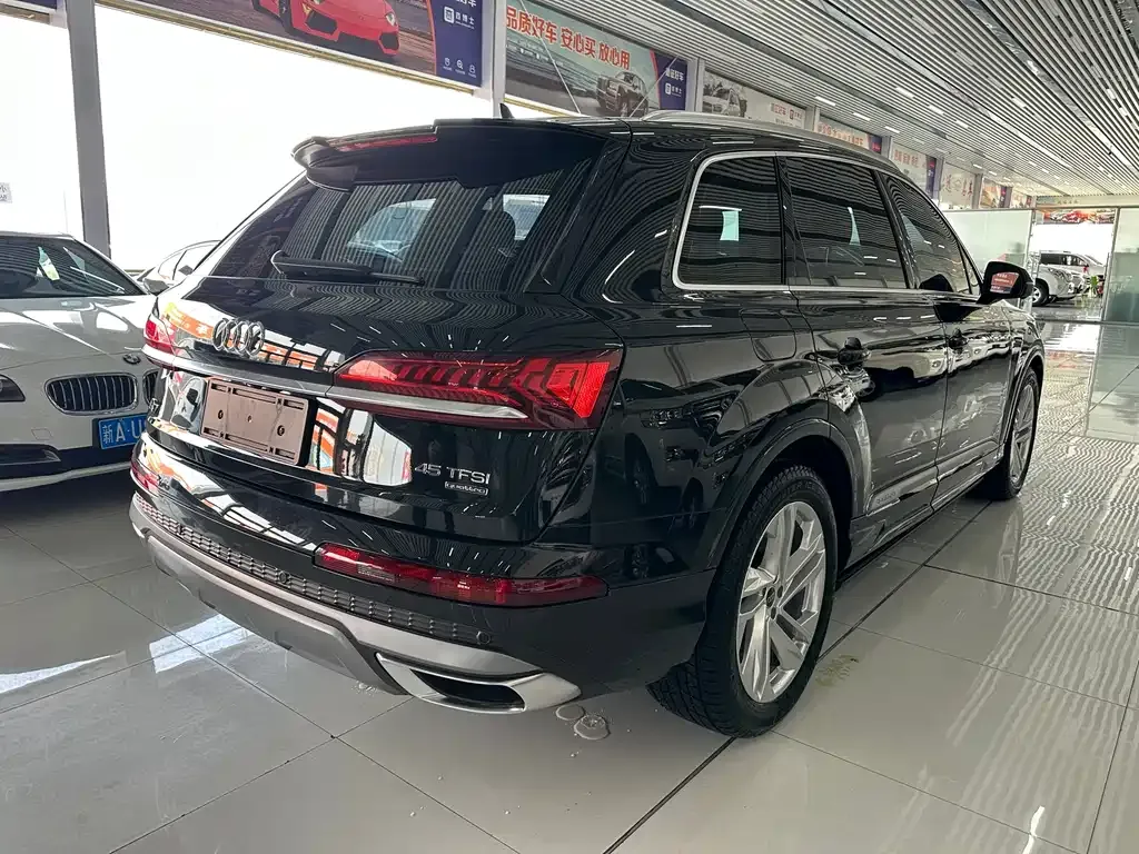 Audi Q7 — фото 3
