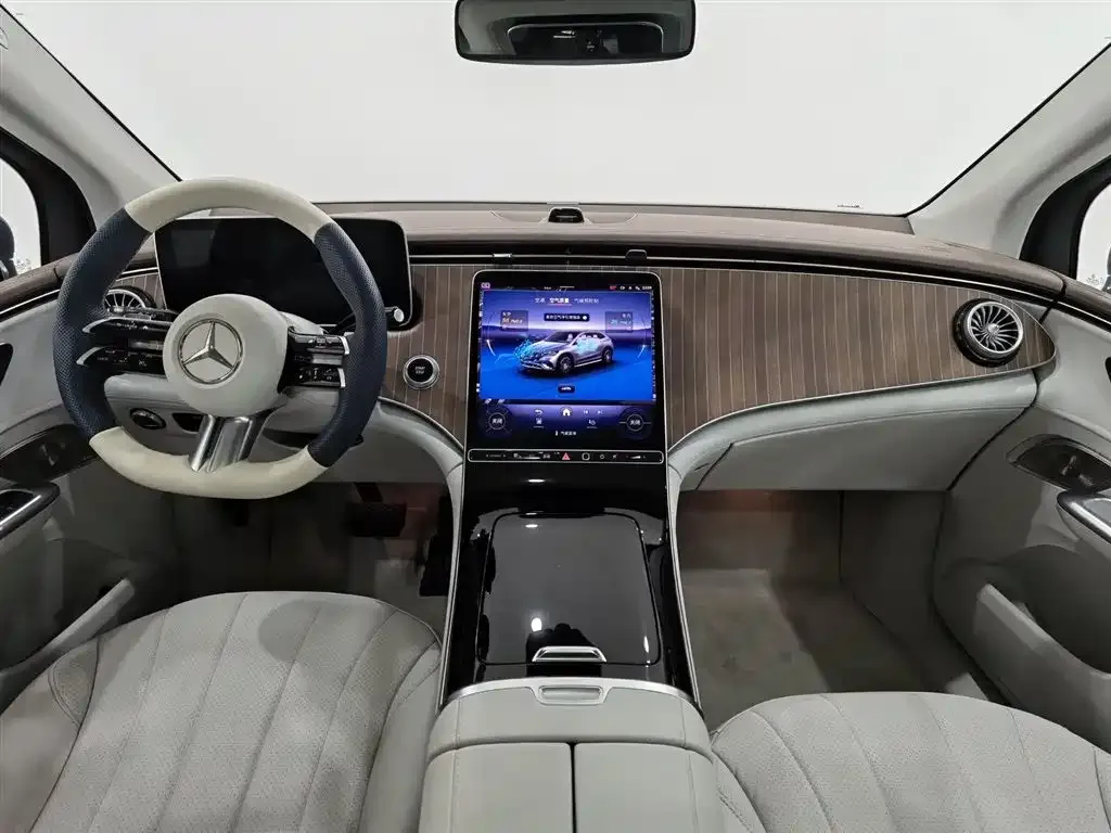 Mercedes-Benz EQE SUV — фото 7