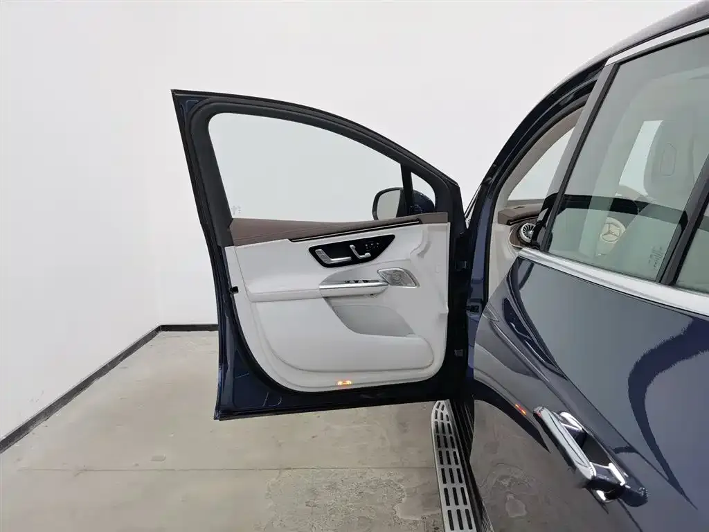 Mercedes-Benz EQE SUV — фото 4