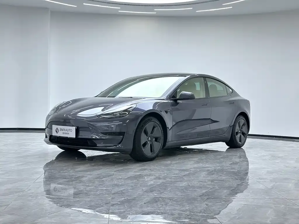 Tesla Model 3 — фото 1