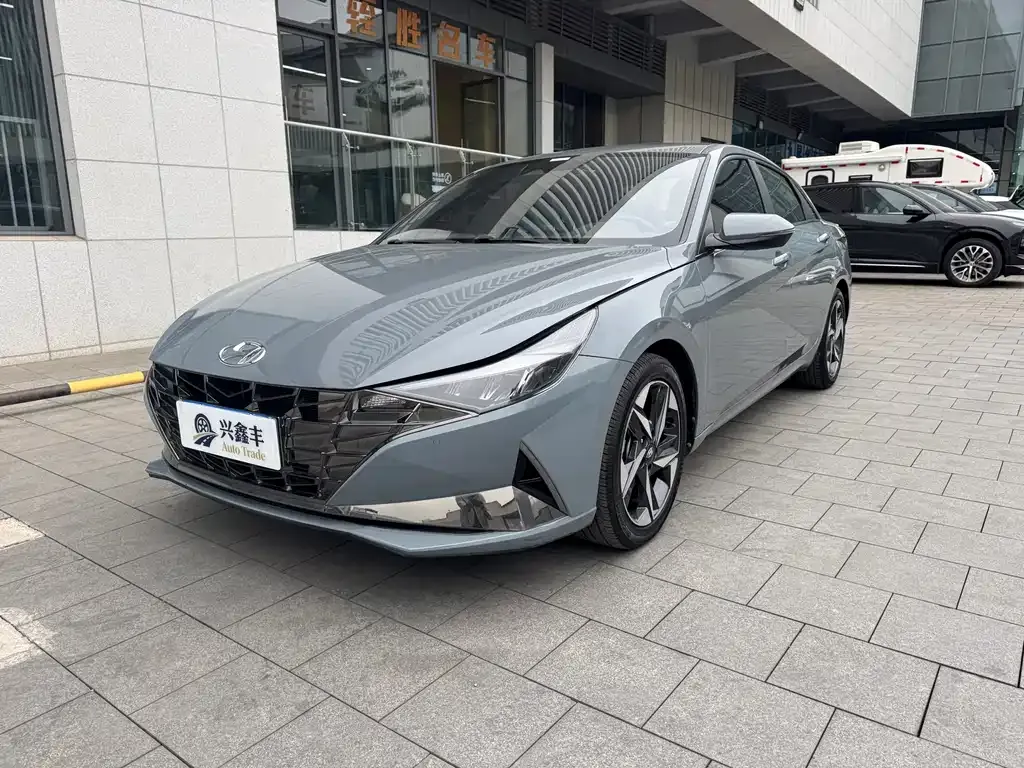 Hyundai Elantra — фото 1
