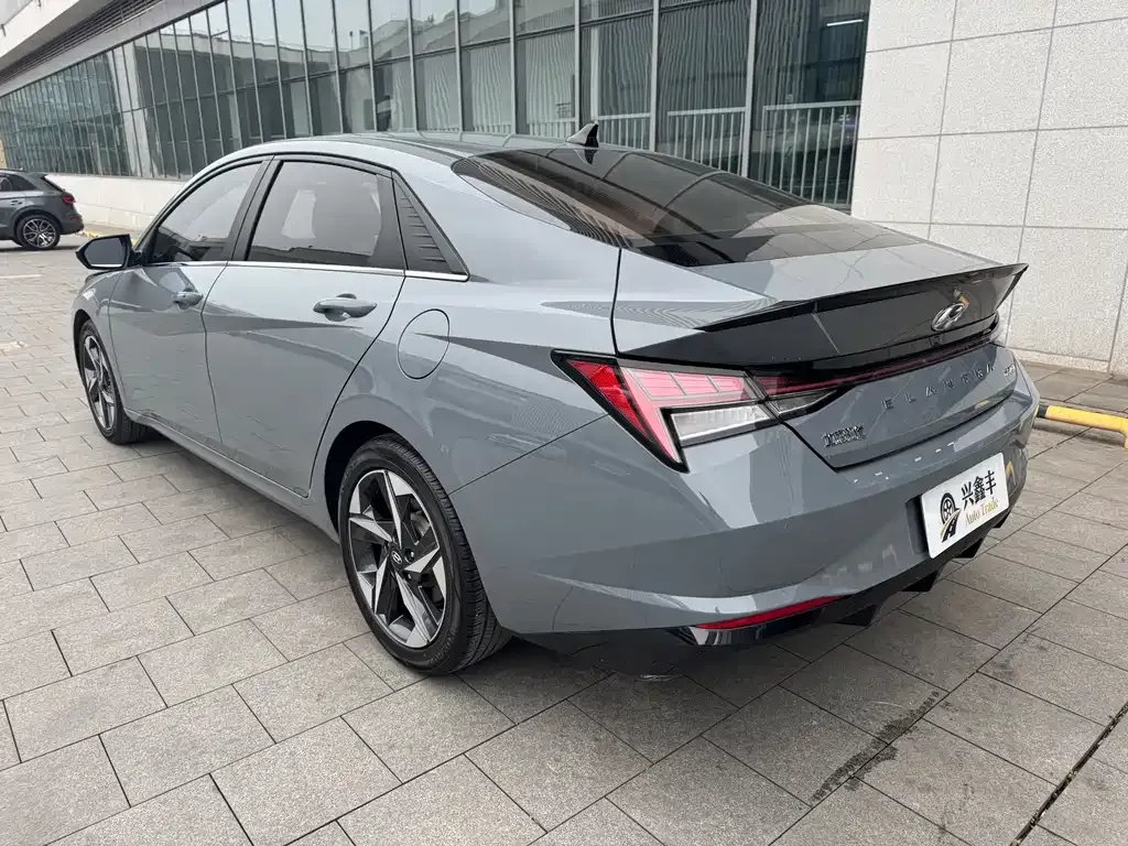 Hyundai Elantra — фото 4