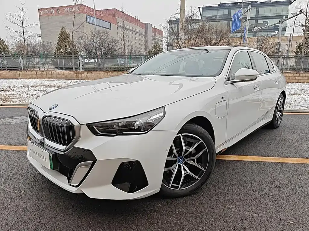 BMW i5 — фото 1