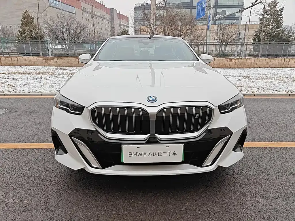 BMW i5 — фото 10