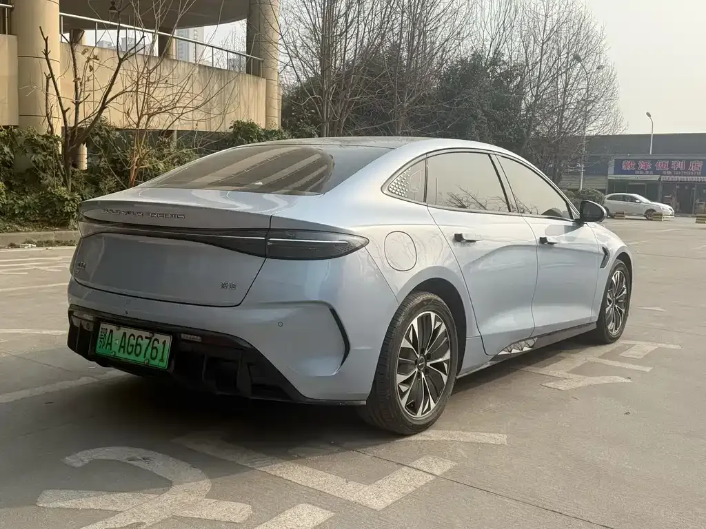 BYD Seal — фото 9