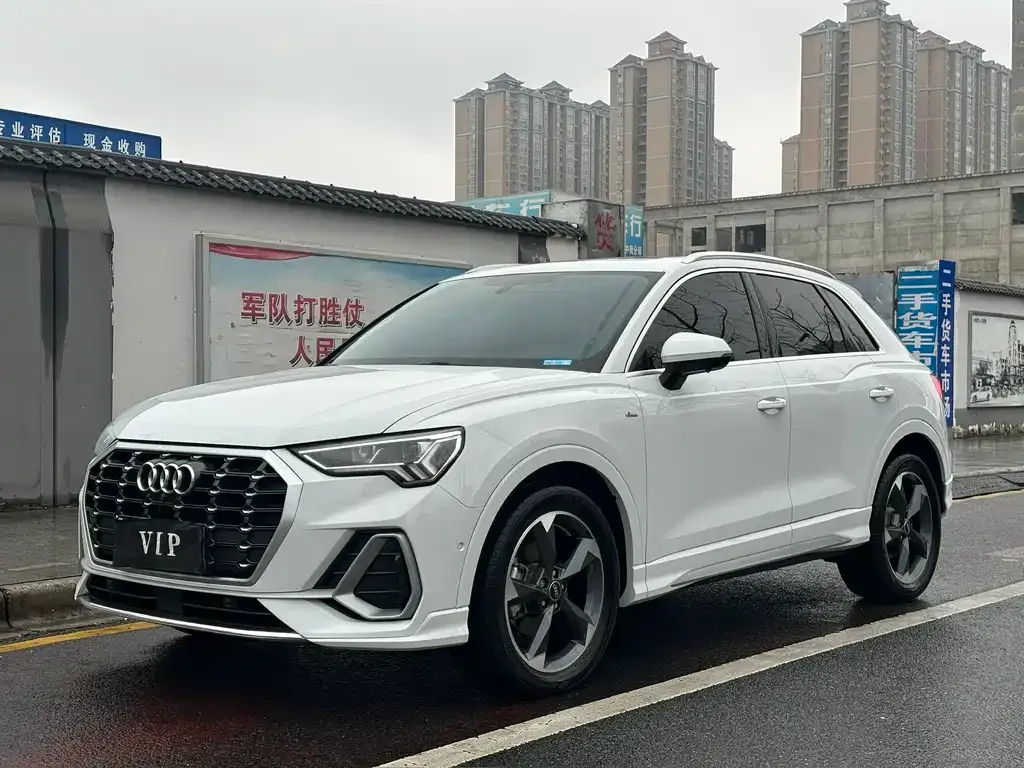 Audi Q3 — фото 1