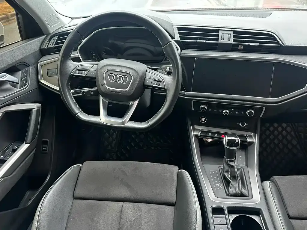 Audi Q3 — фото 8