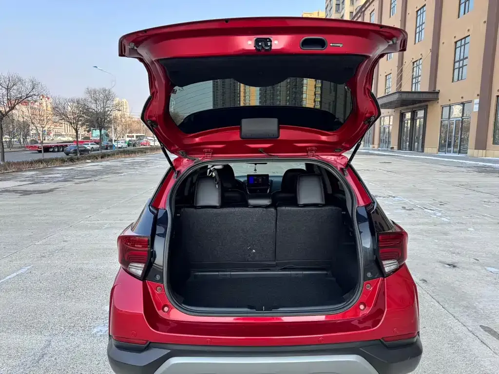 Toyota Yaris L — фото 2