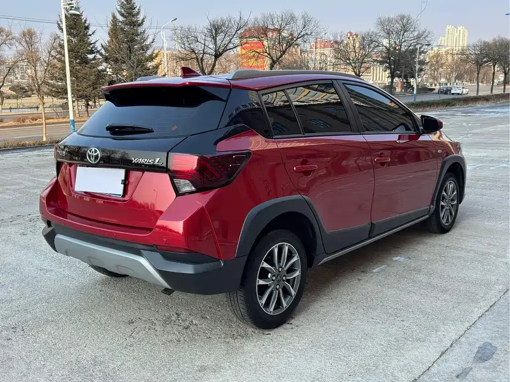 Toyota Yaris L — фото 10
