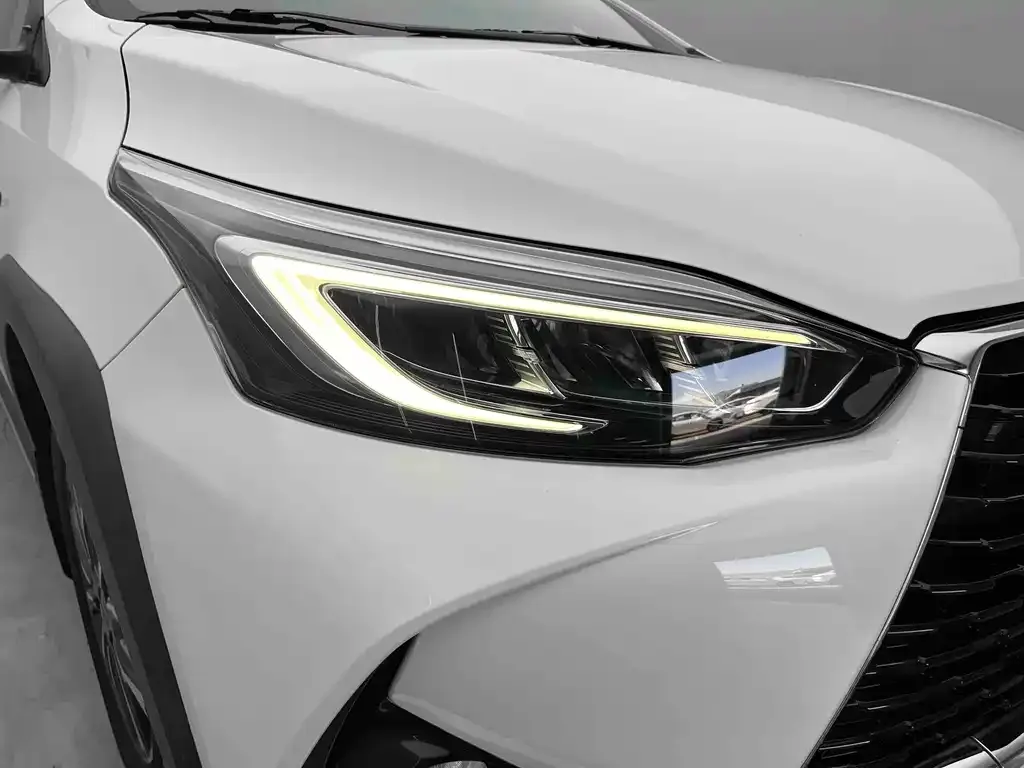 Toyota Yaris L — фото 2