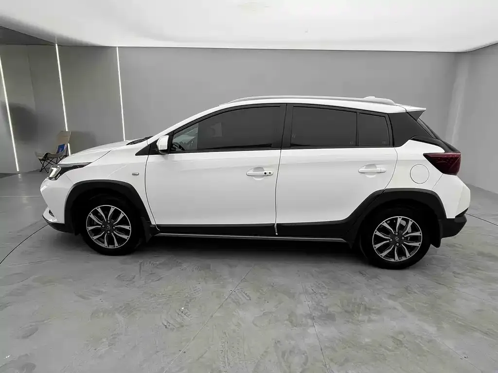 Toyota Yaris L — фото 3