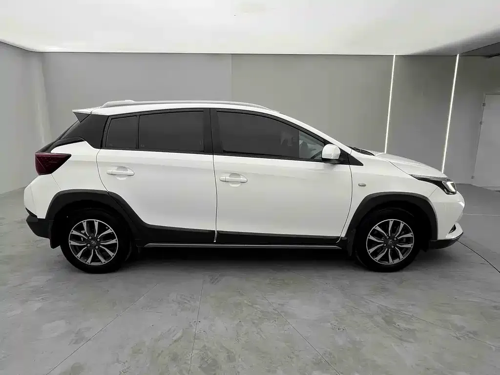 Toyota Yaris L — фото 6