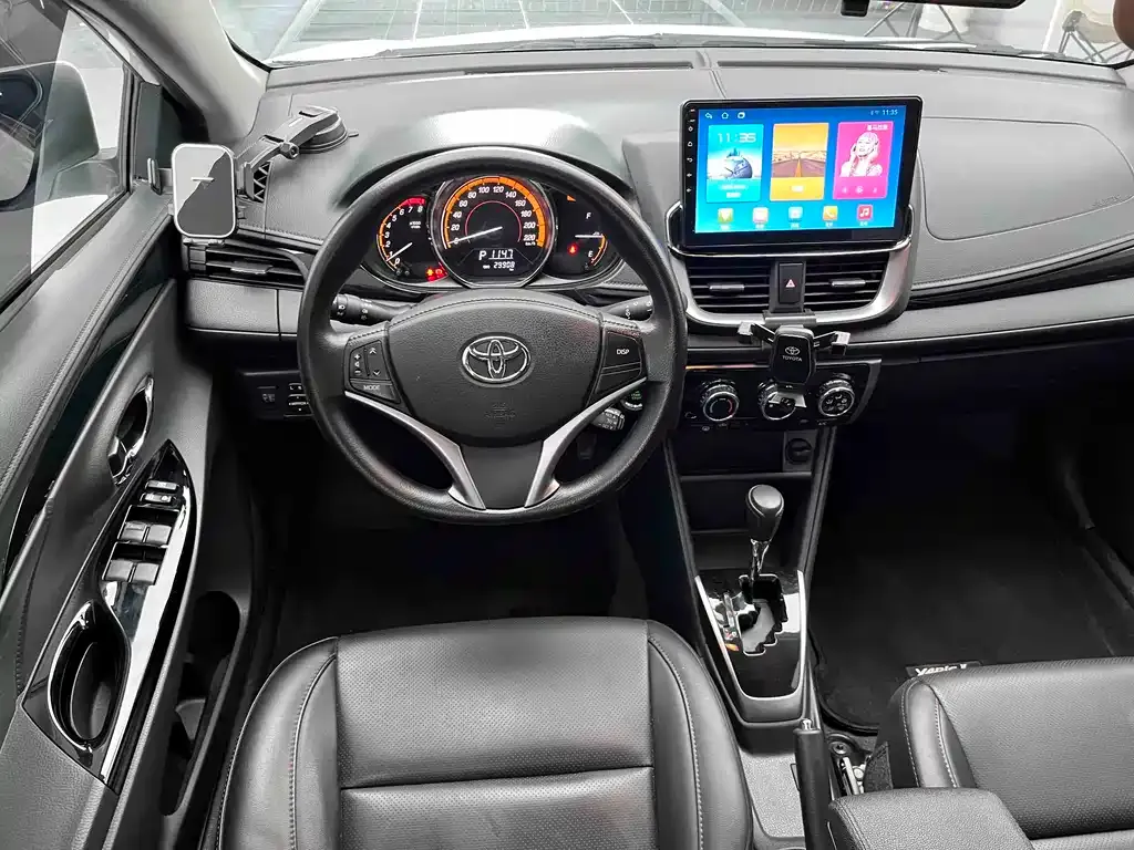 Toyota Yaris L — фото 10