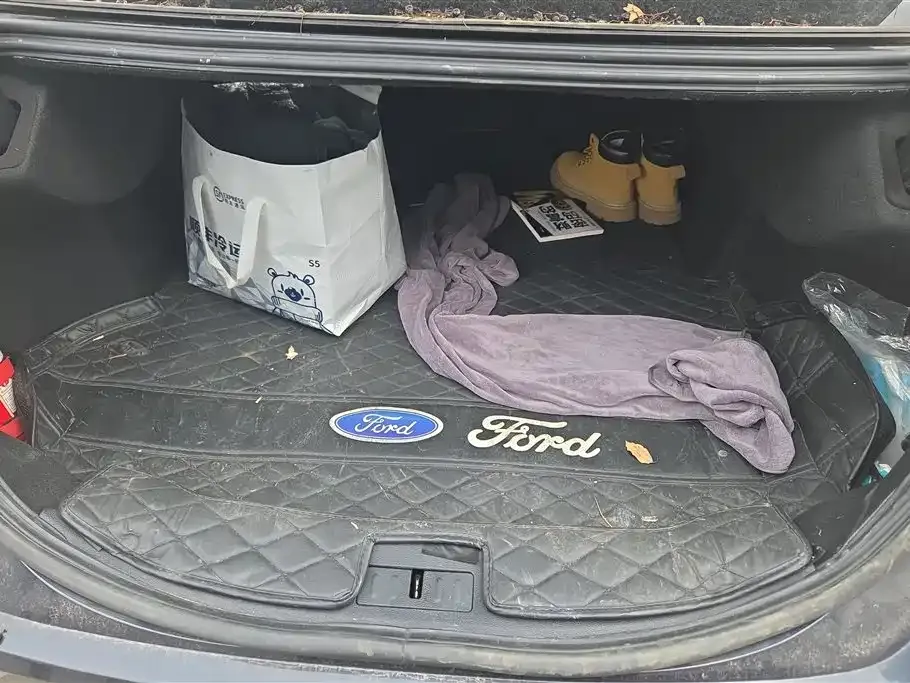 Ford Taurus — фото 10