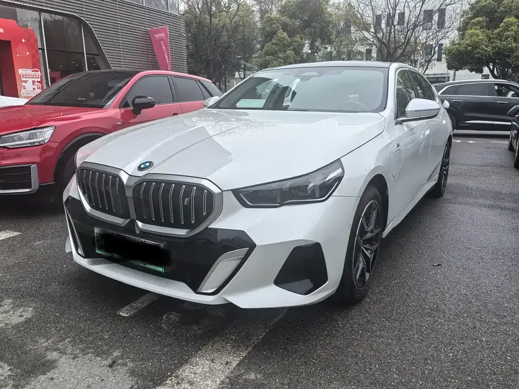 BMW i5 — фото 1