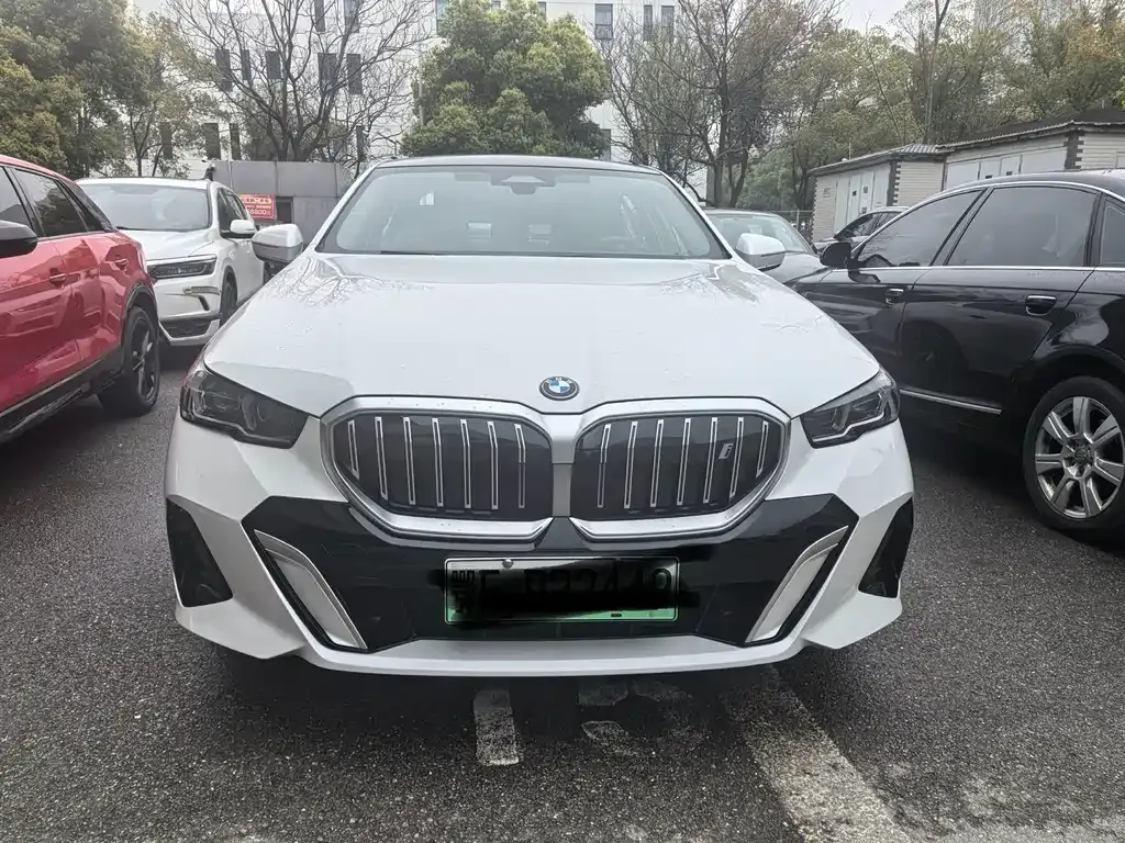BMW i5 — фото 5