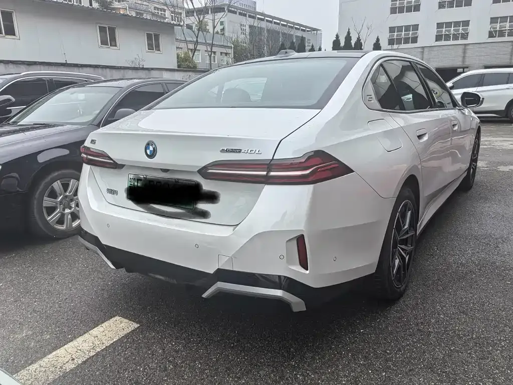BMW i5 — фото 3