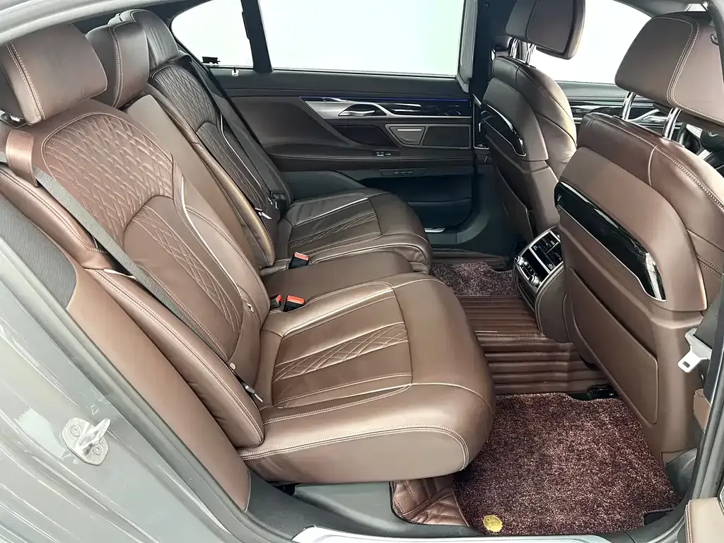 BMW 7 Series — фото 9