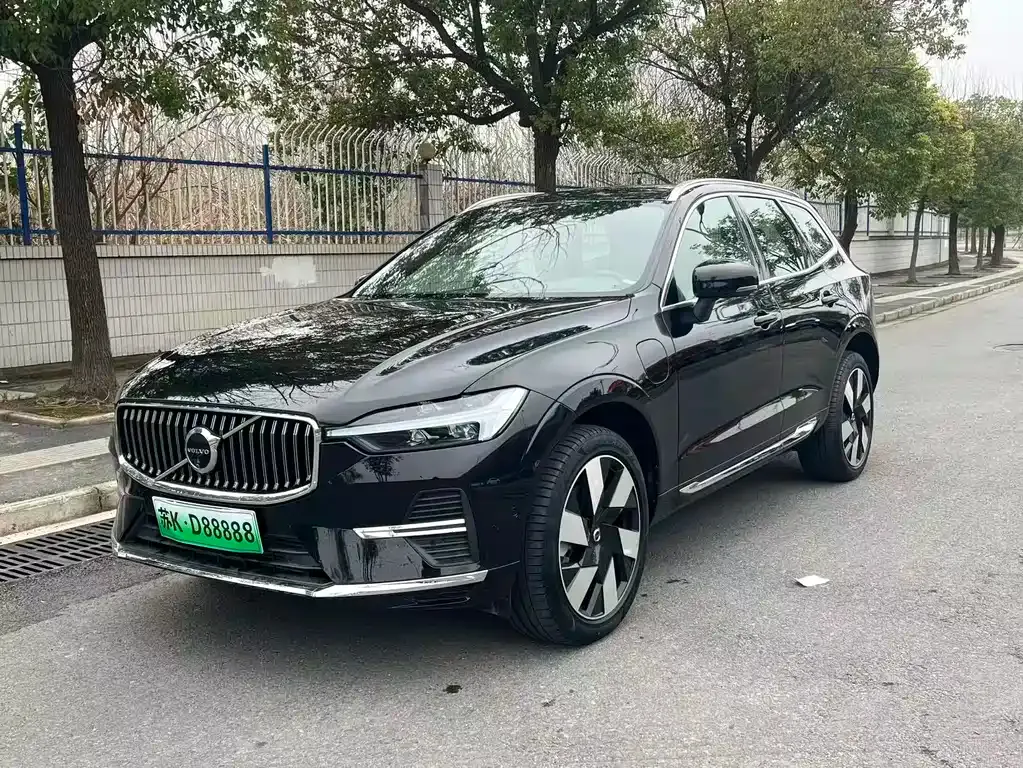 Volvo XC60 PHEV — фото 1