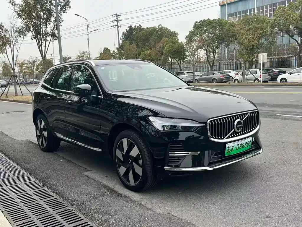 Volvo XC60 PHEV — фото 4